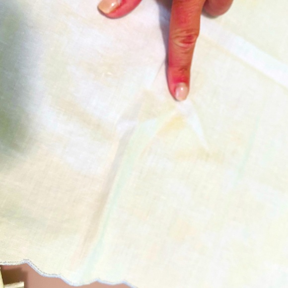 8 Vintage Linen White Napkins w/ Floral Cutouts - Picture 16 of 16